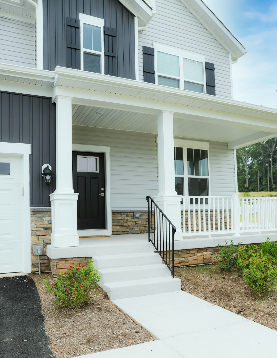 New Construction Home with porch